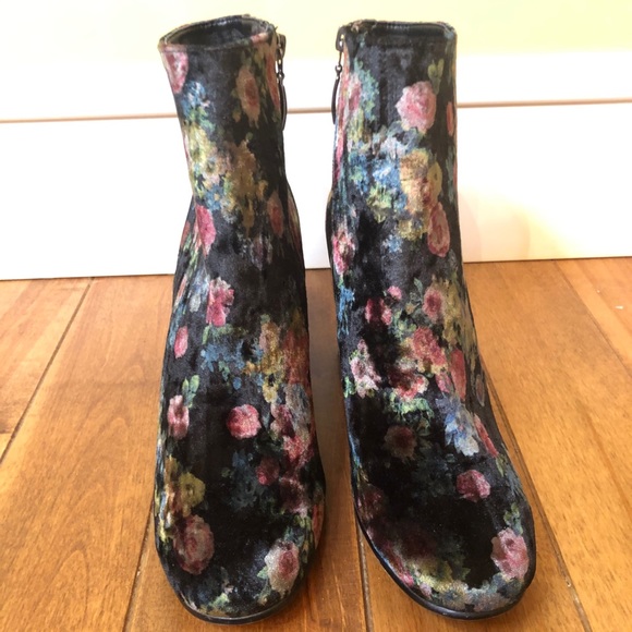 Floral Velvet Booties size 8.5 - Picture 2 of 7